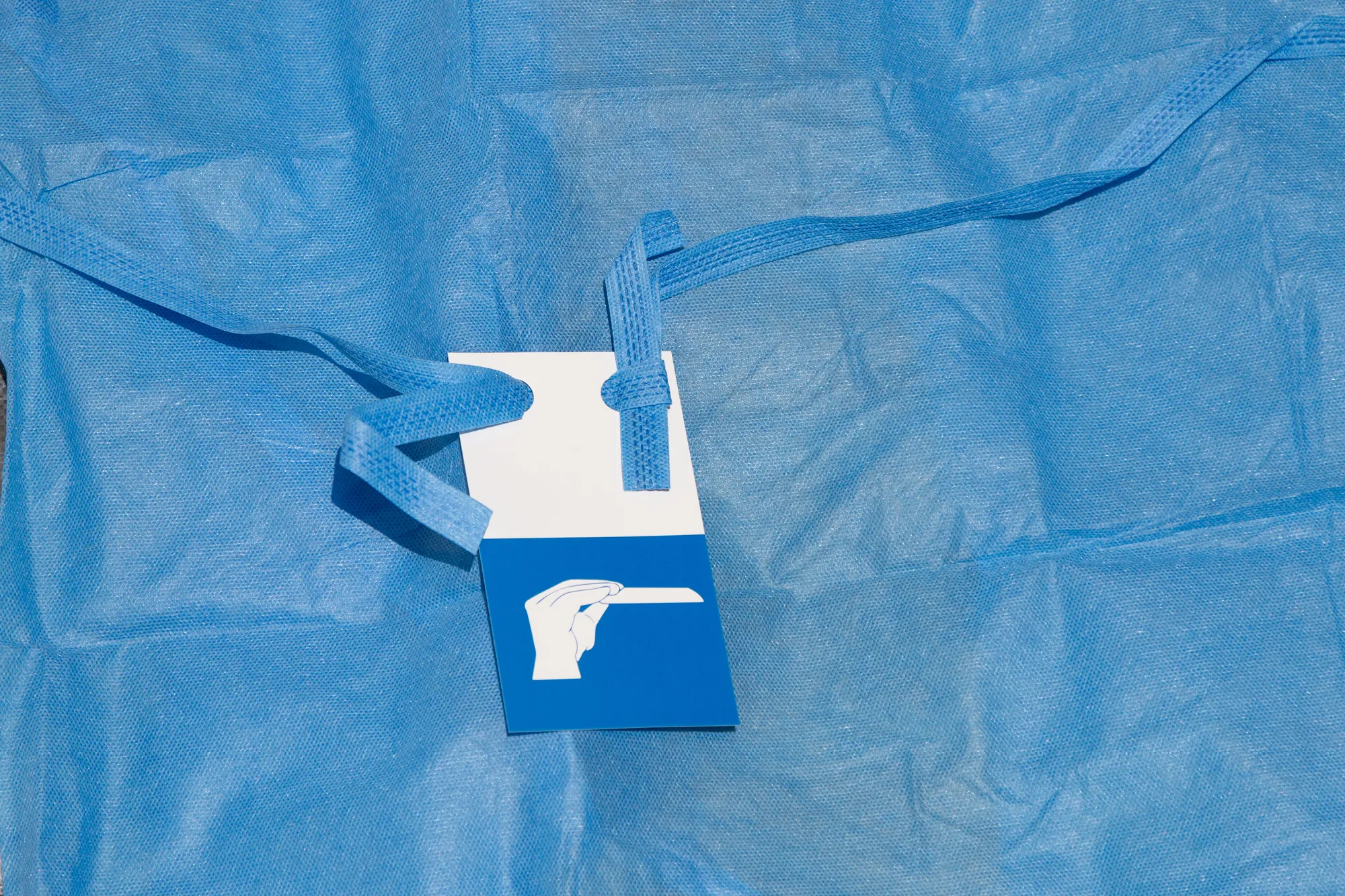 Nurse/Patient Gown 45gsm AAMI Level 1 (115 x 144cm)