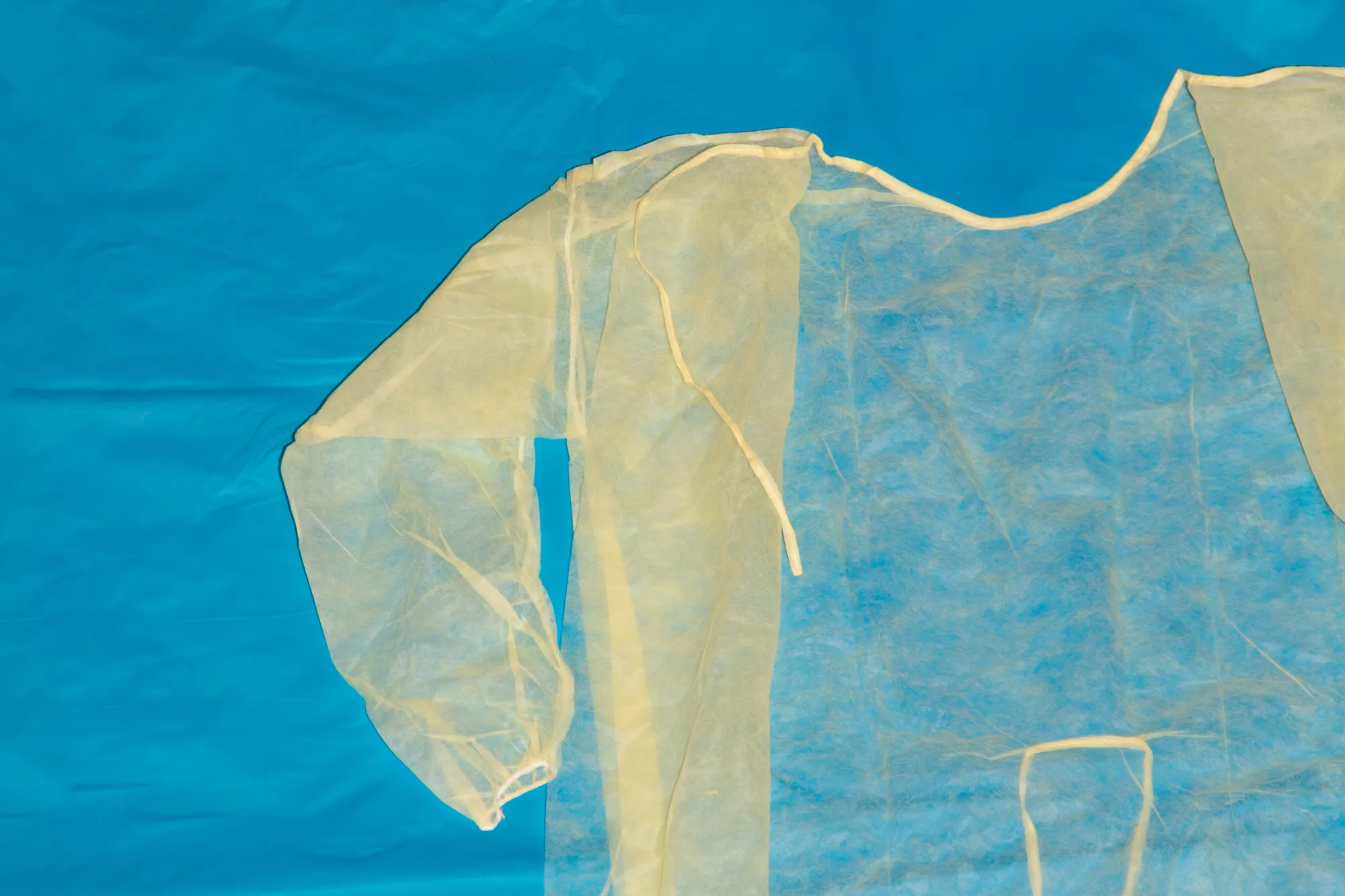 Surgeon Gown 30gsm AAMI Level 1 with Elasticated Wrists (110 x 140cm)