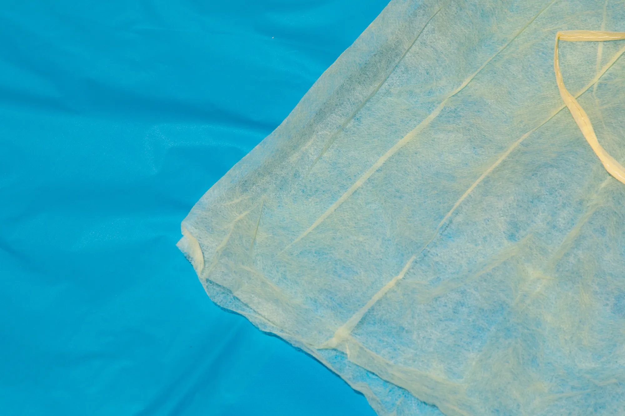 Surgeon Gown 30gsm AAMI Level 1 with Elasticated Wrists (110 x 140cm)