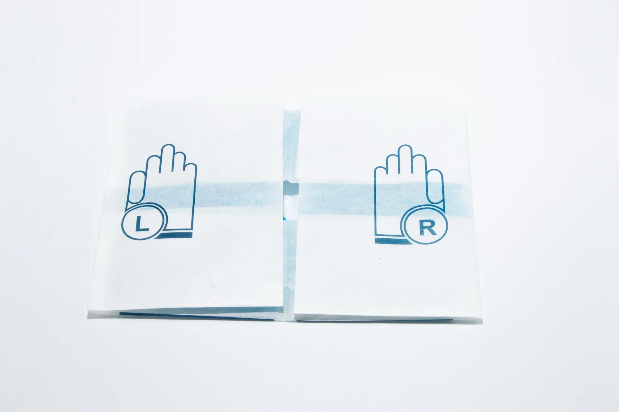 Pair of Nitrile Surgical Gloves Medium (8-9)