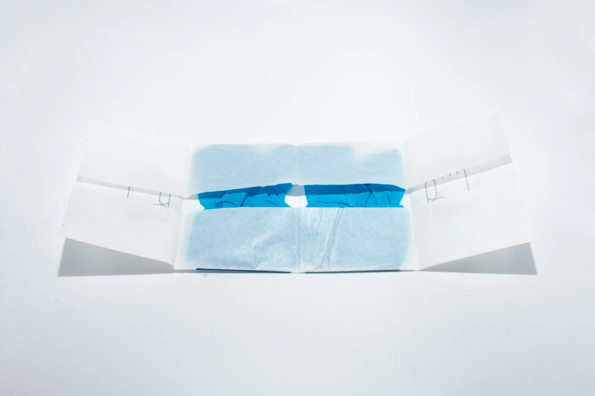 Pair of Nitrile Surgical Gloves Large (9-10)