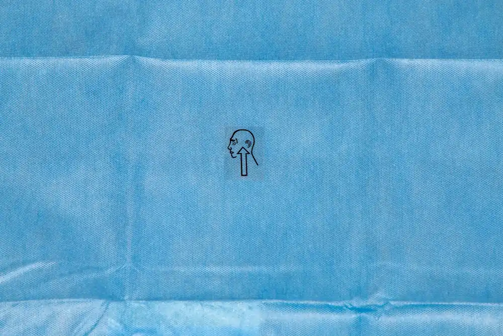 Surgical Drape SMS (130 x 200cm) with Diamond Fenestration (13 x 10cm)