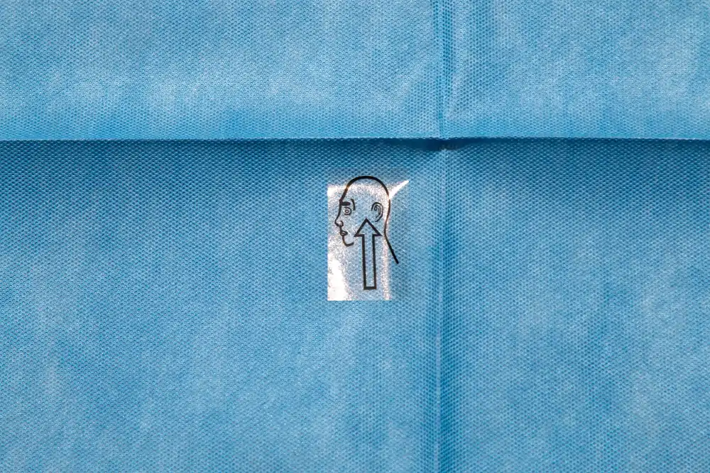 Surgical Drape SMS (130 x 200cm) with Diamond Fenestration (13 x 10cm)