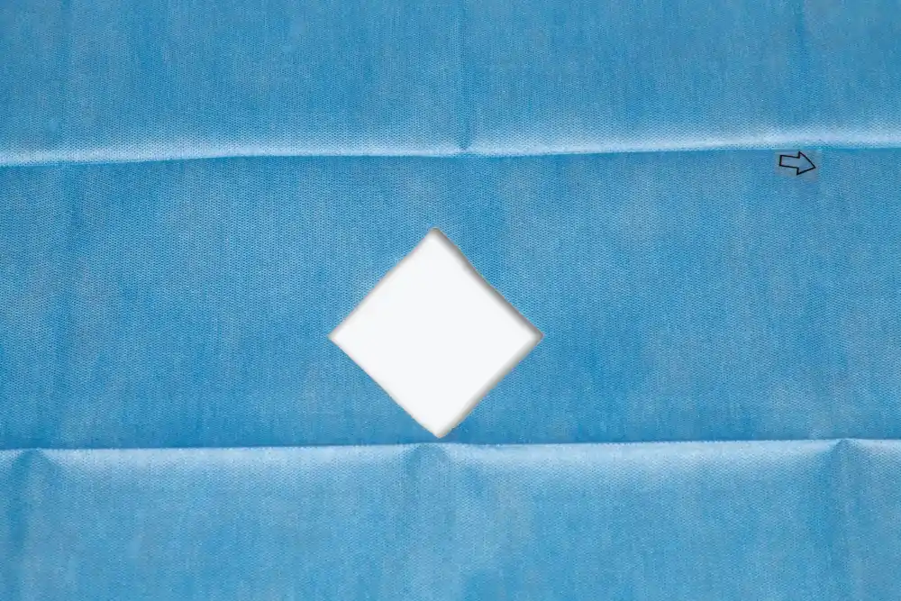 Surgical Drape SMS (130 x 200cm) with Diamond Fenestration (13 x 10cm)